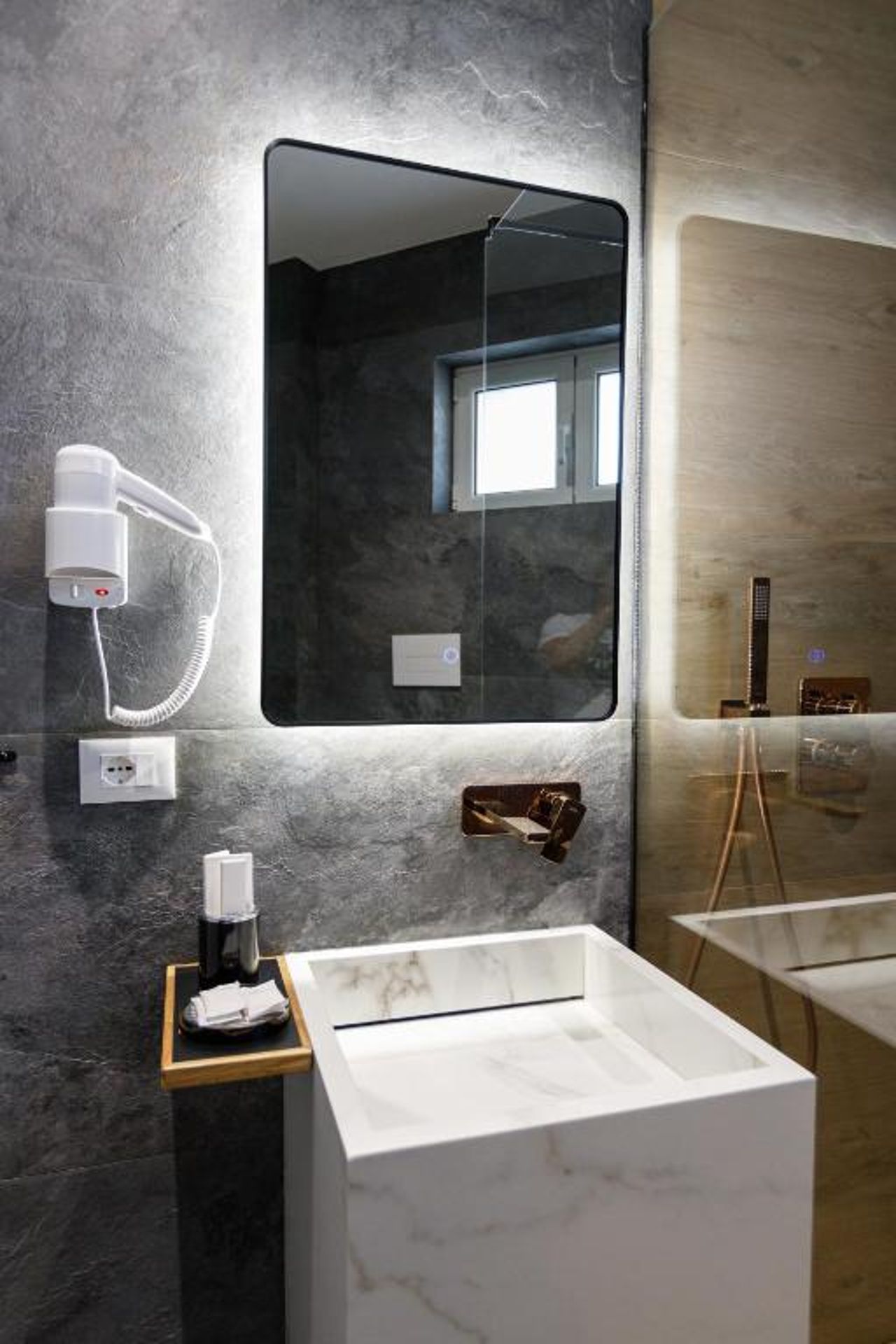 Hotel PortSide GF