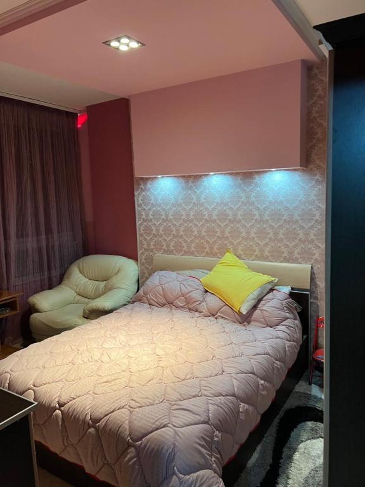 Dennis apartment