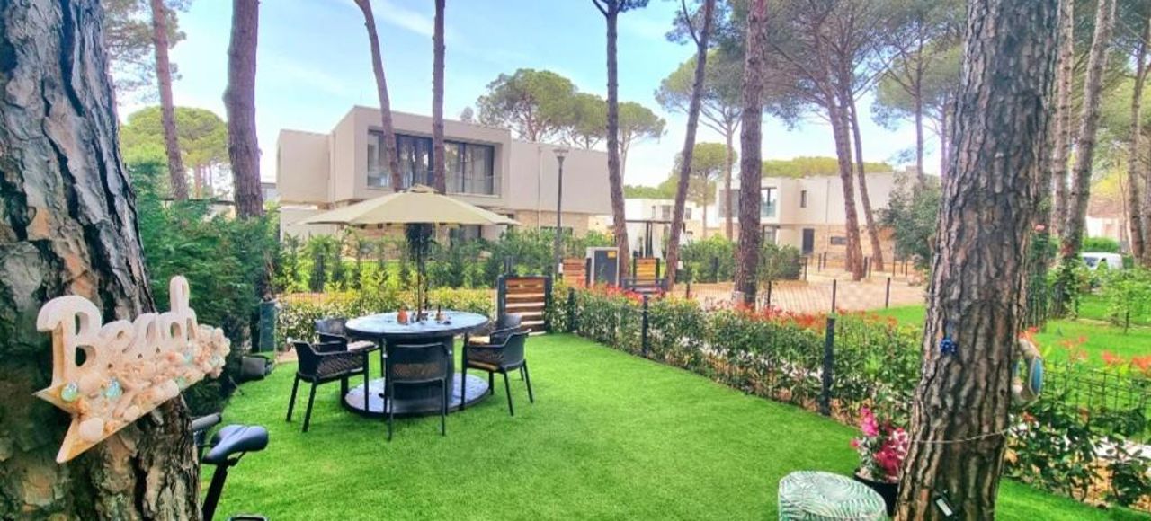 San Pietro Garden Apartment, Lalëz