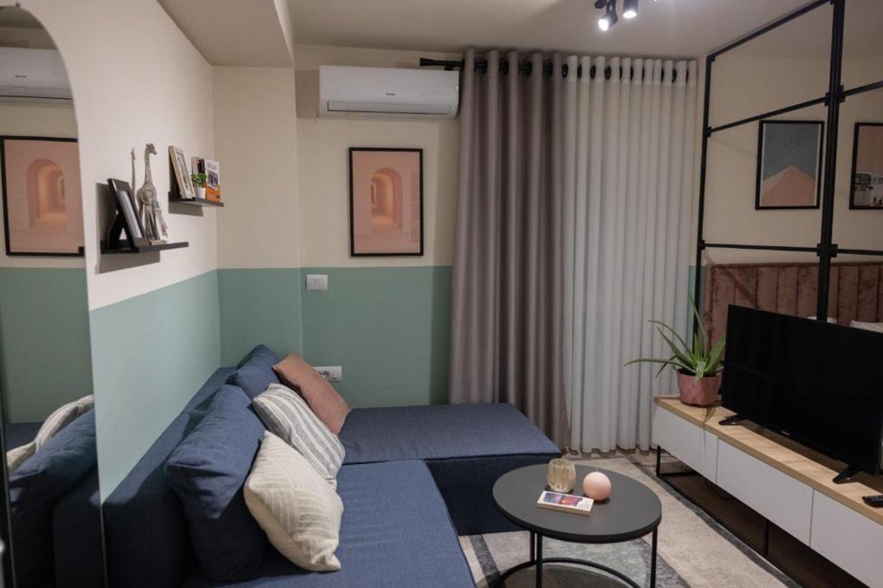 Three doors apartments, Strawberry Studio