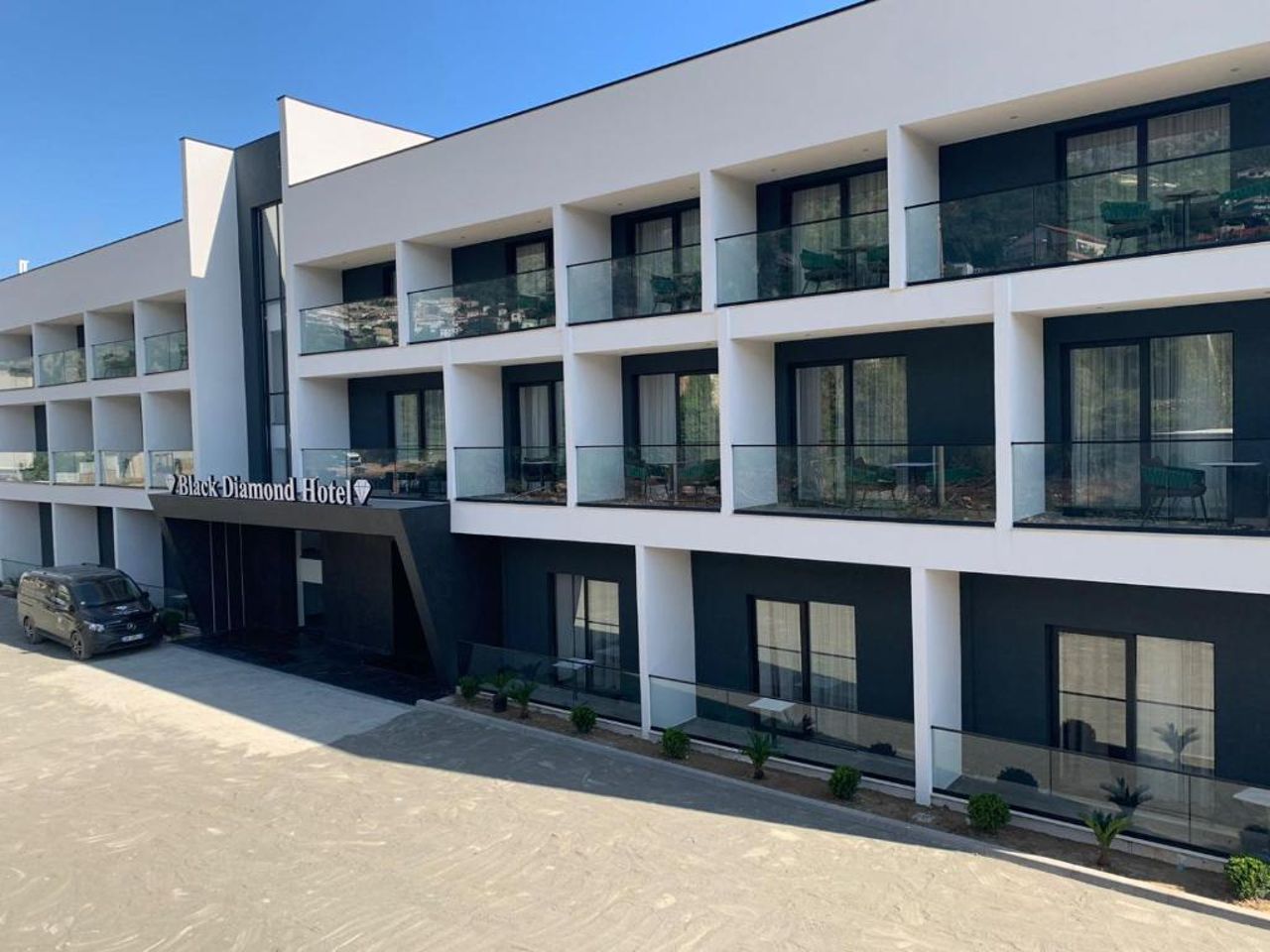 Black Diamond Hotel Dhermi