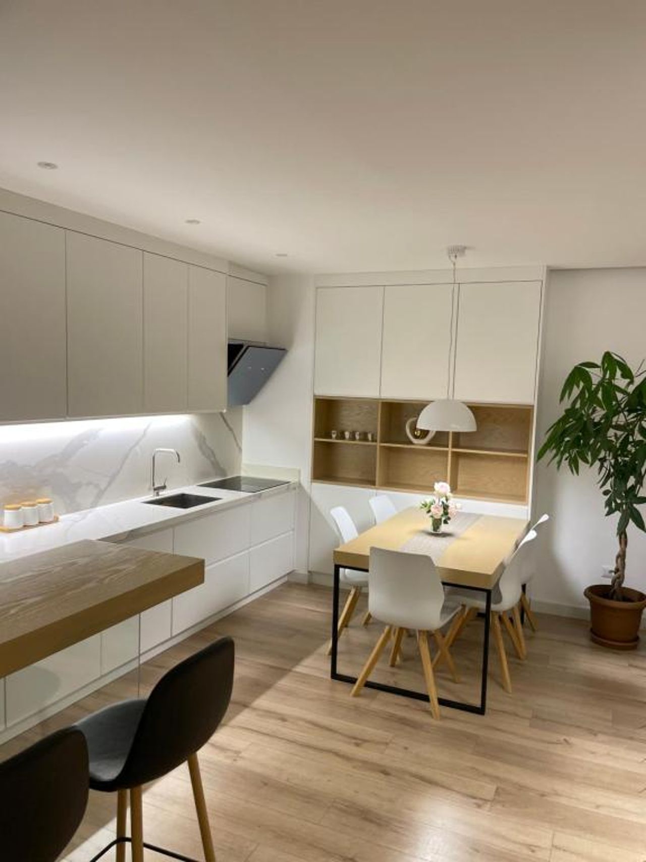 Luxury Lily's apartment