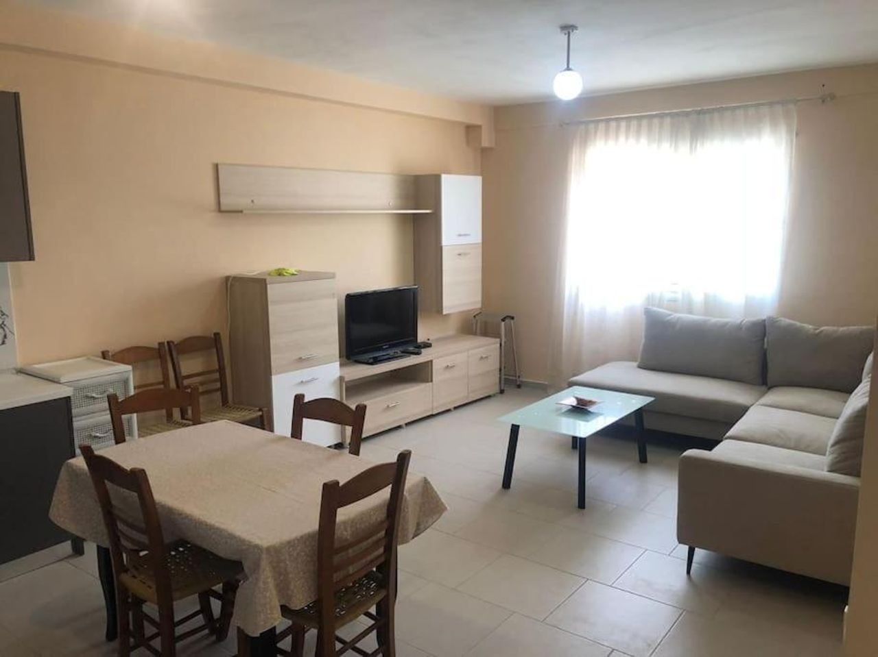 apartament i ri afer detit