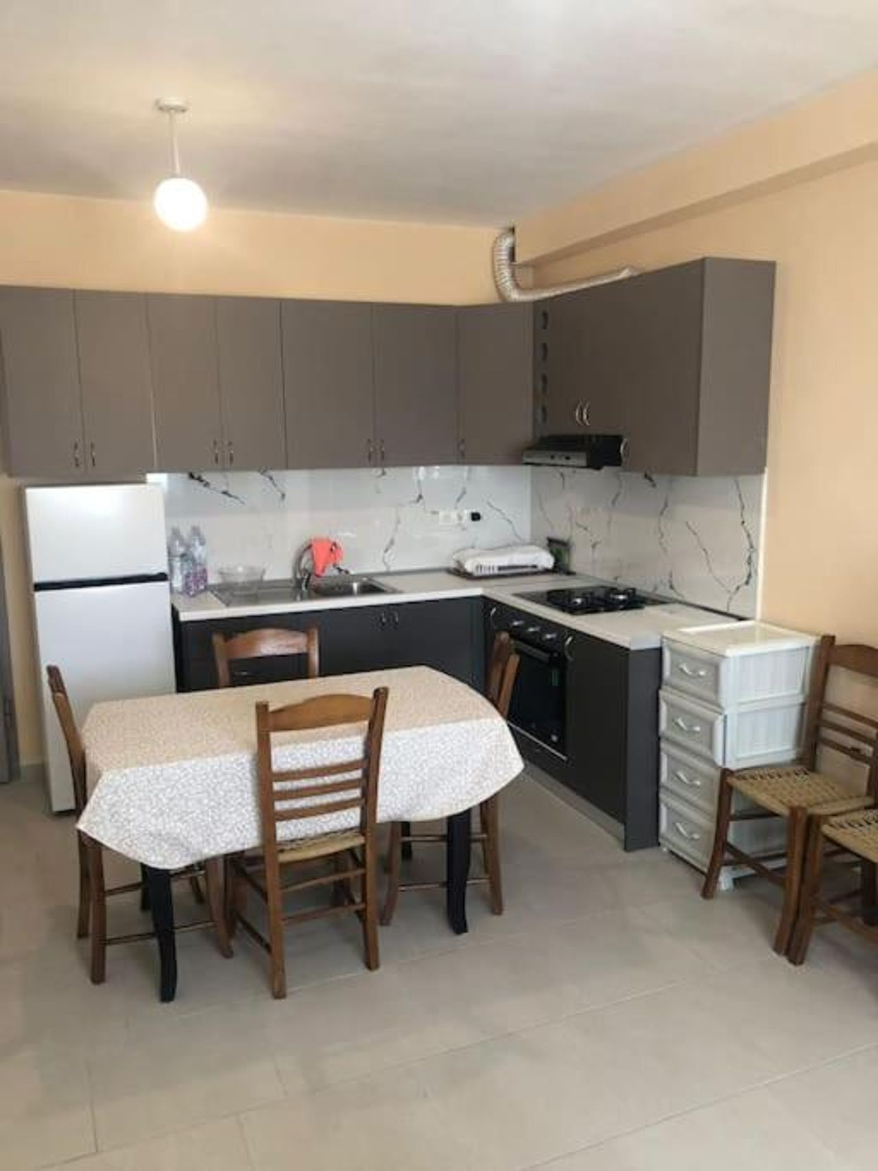 apartament i ri afer detit