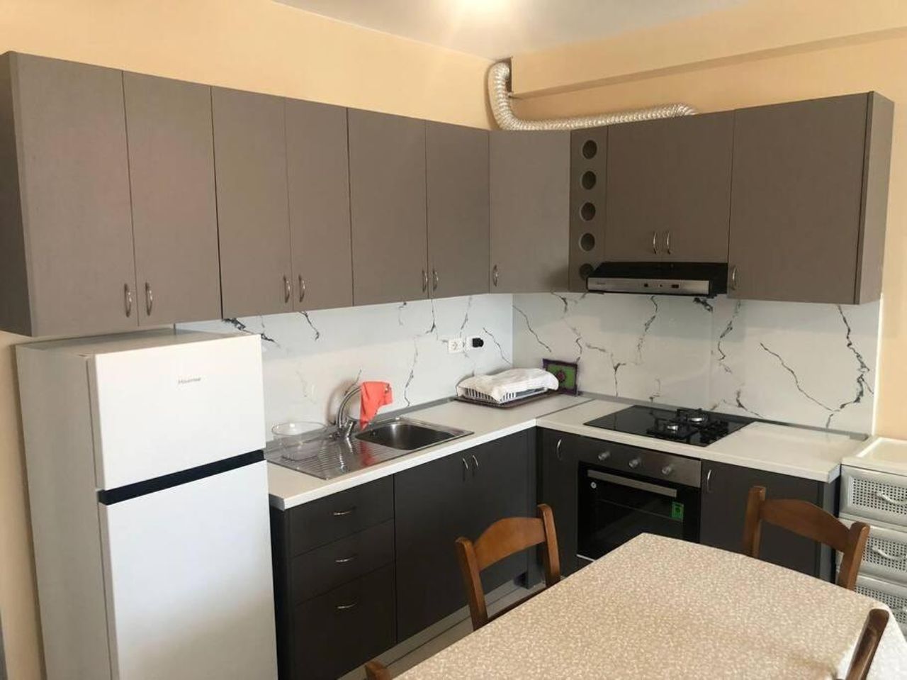 apartament i ri afer detit