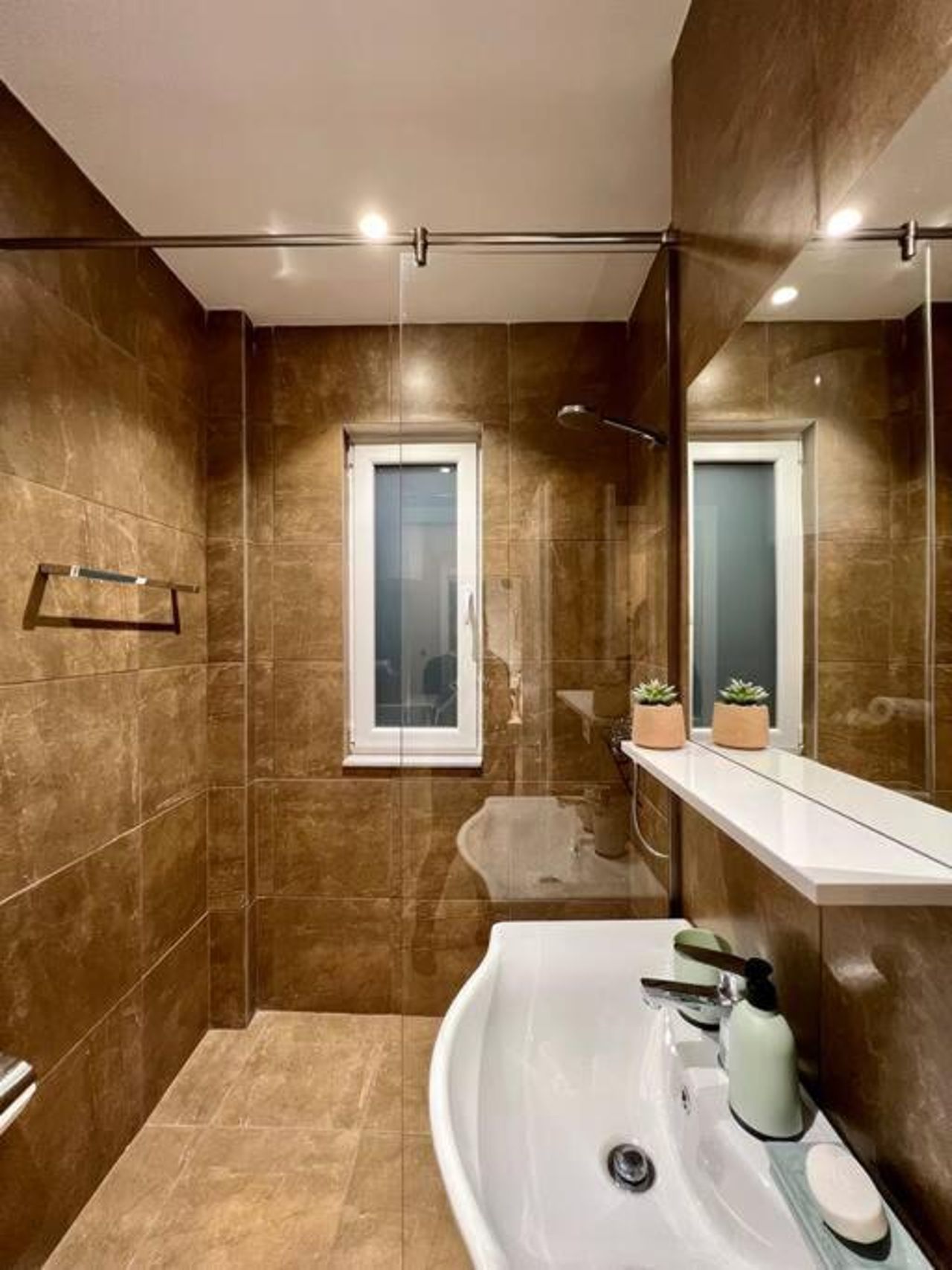 Destiny - Cozy Apartment At Myslym Shyri