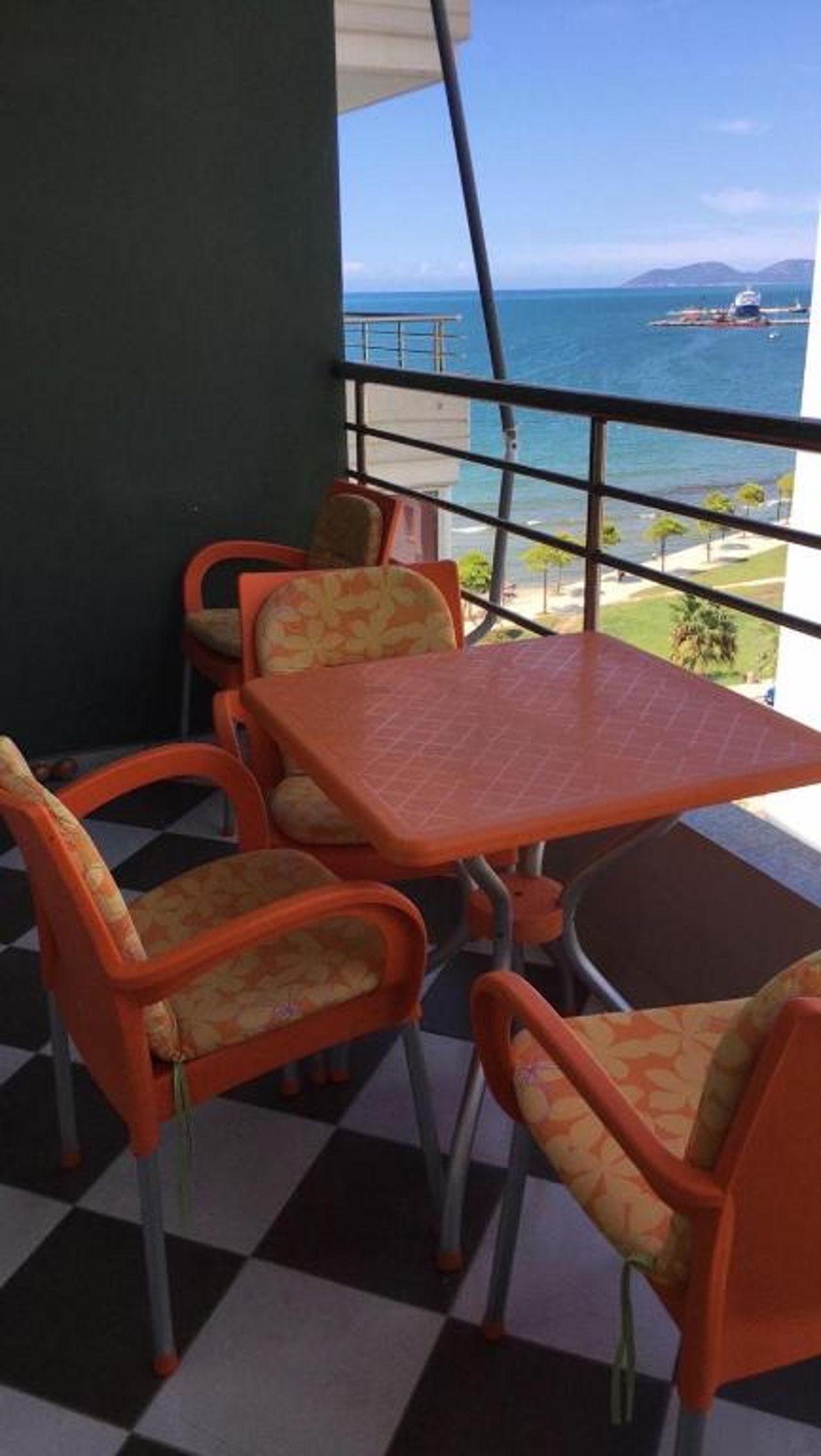 Vlora Lungomare Apartment, above Bar Bonaparte