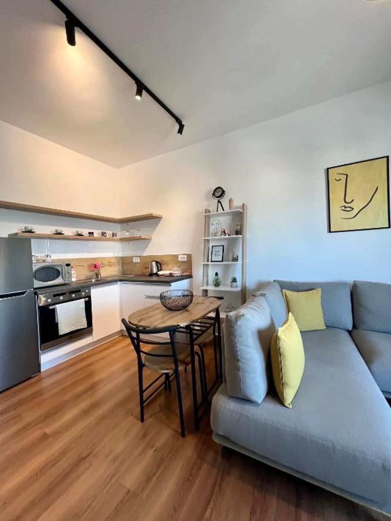 Tirana Yellow Apartment