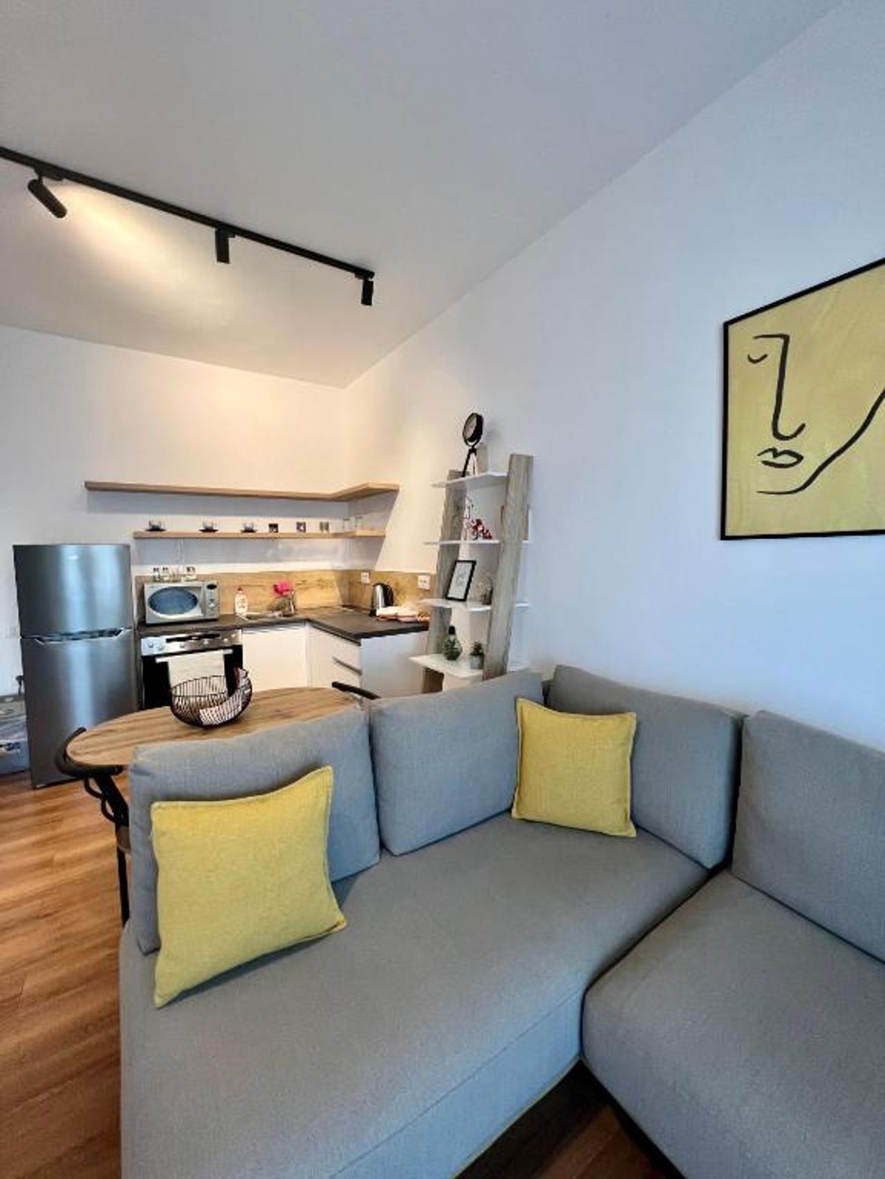 Tirana Yellow Apartment