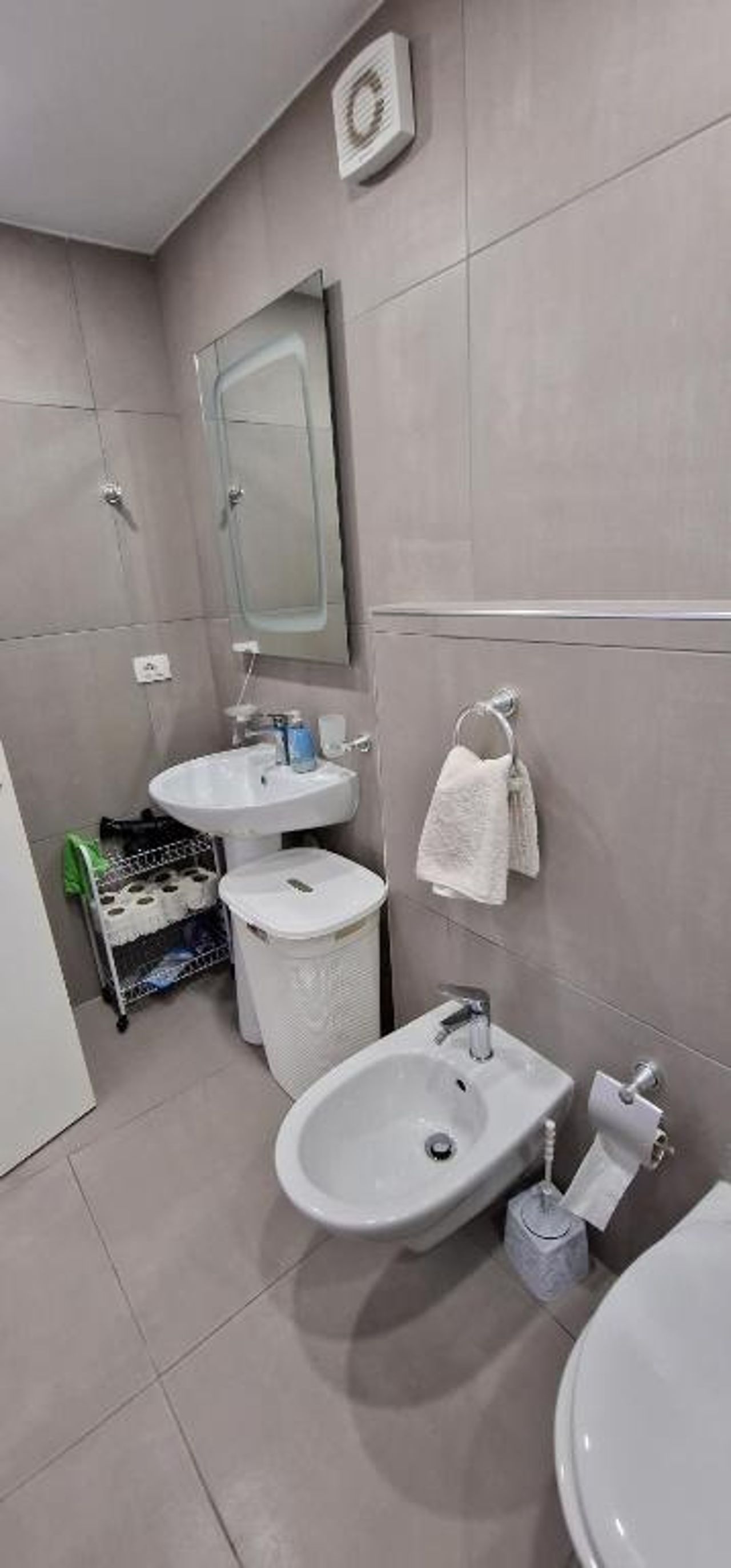 Lovely duplex apartment with patio, 100m from the beach!