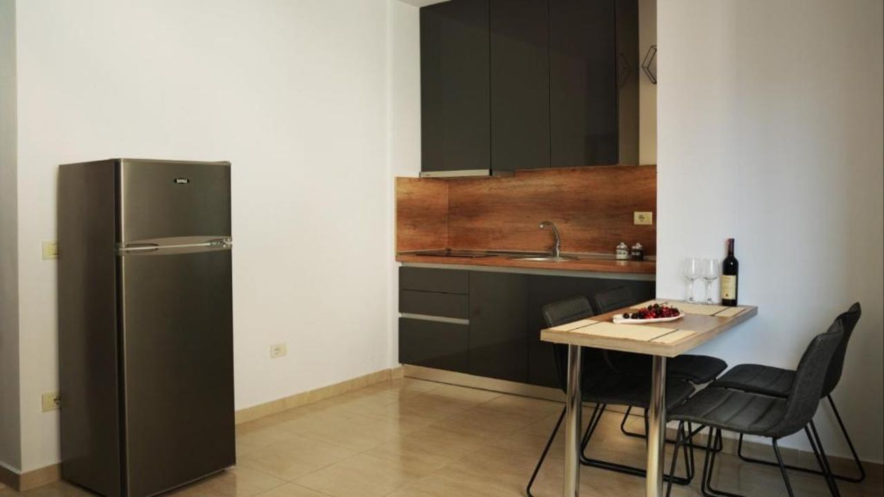High-Tech flat