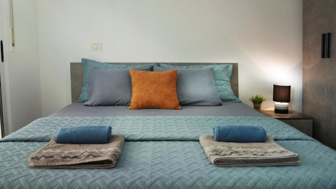High-Tech flat