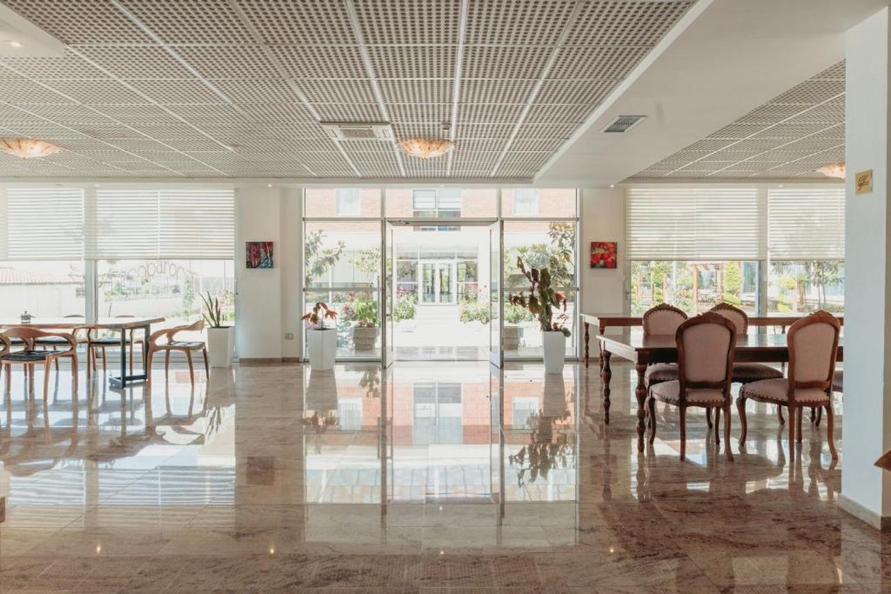 Fishta Hotel & Apartments
