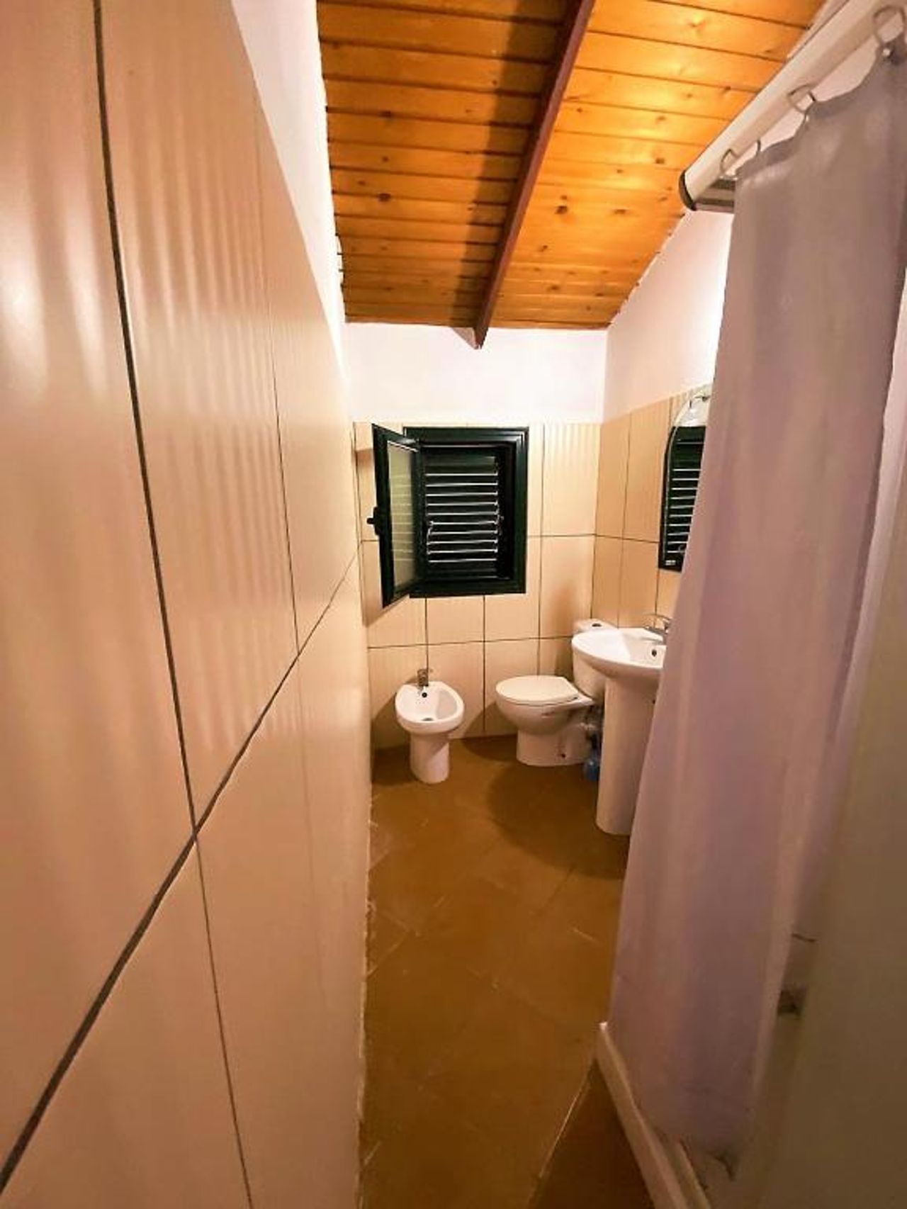 Second Room of Panoramic Perch - Hilltop Room with Kitchenette and Patio