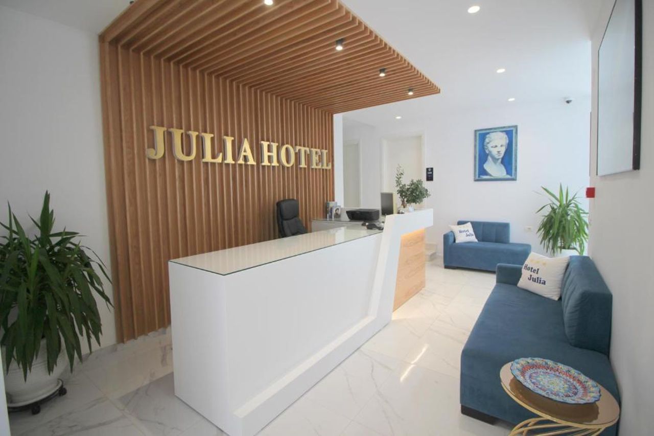 Julia Hotel