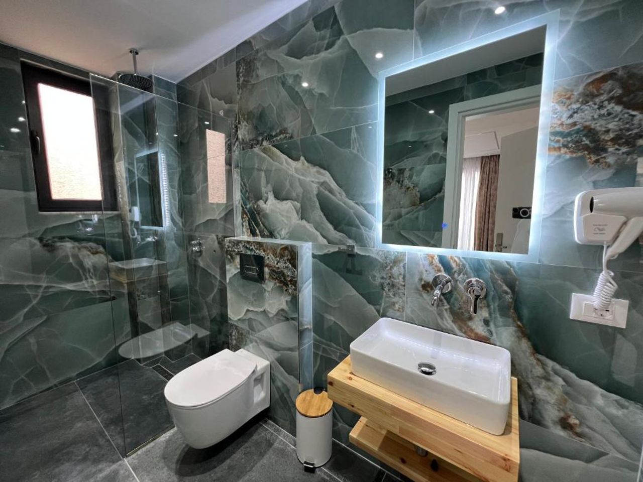 Poseidon Hotel 2