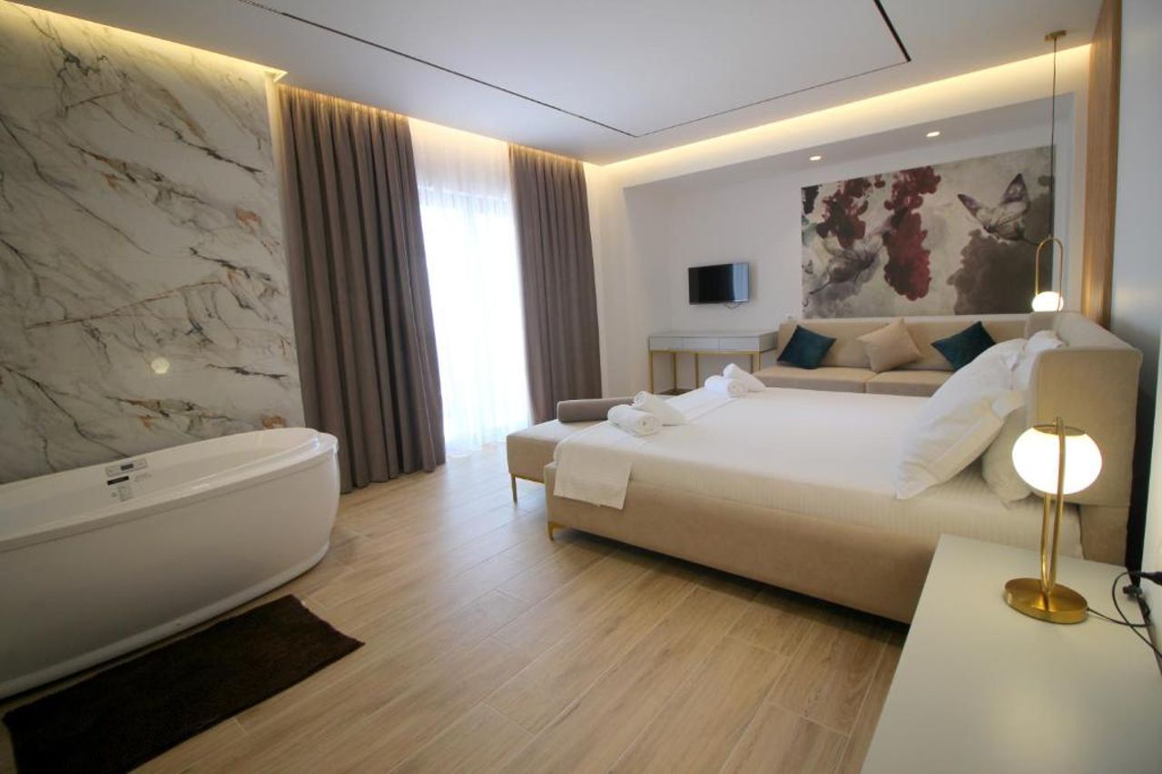 Julia Hotel
