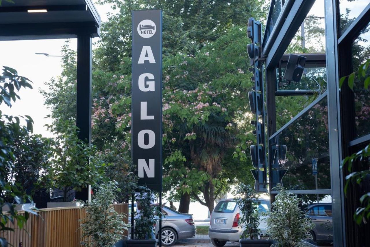 Aglon Twin's Hotel