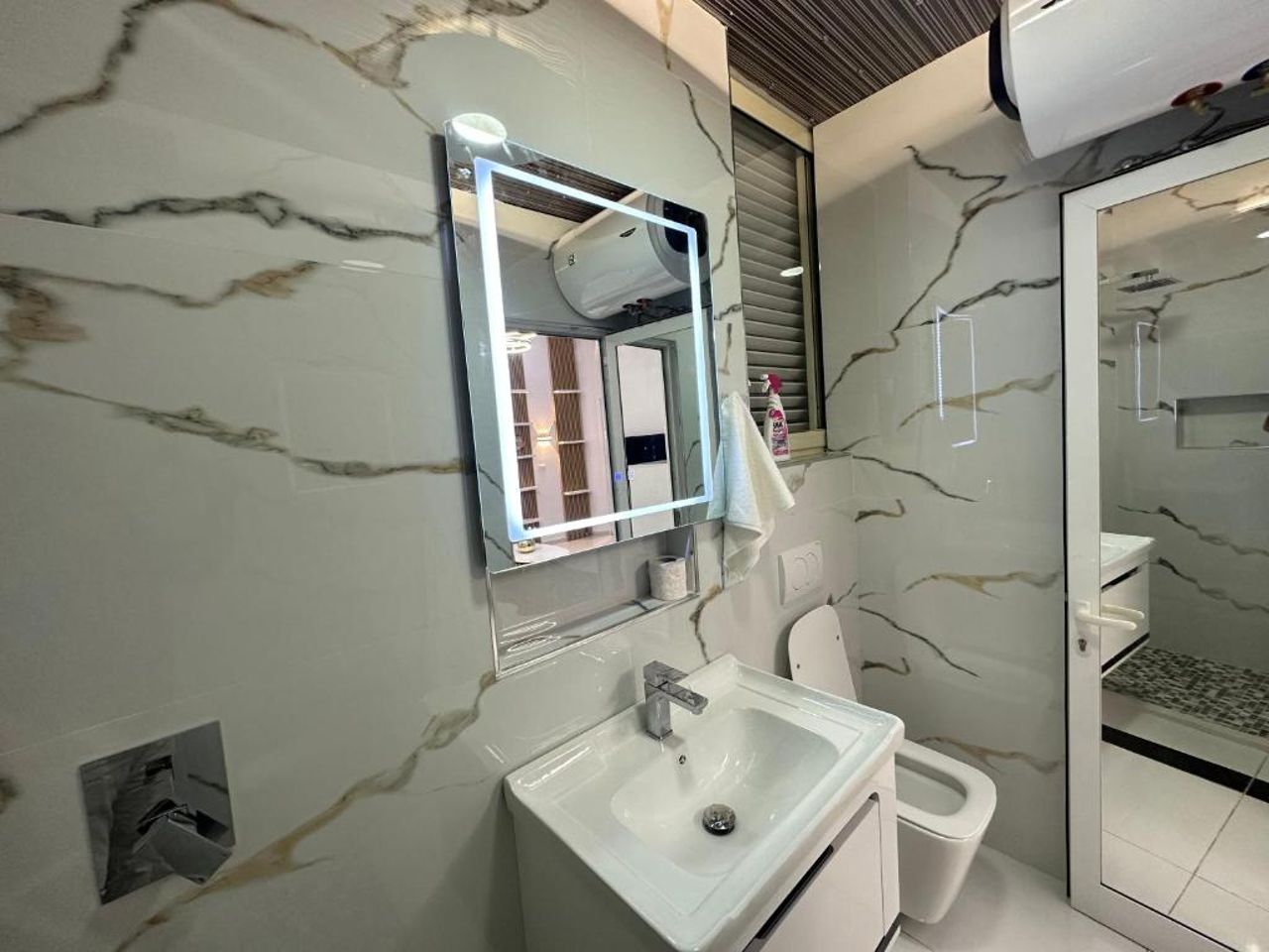 ESTO's Apartament near Tirana Airport 1 - Self CheckIN - Netflix - FREE Parking