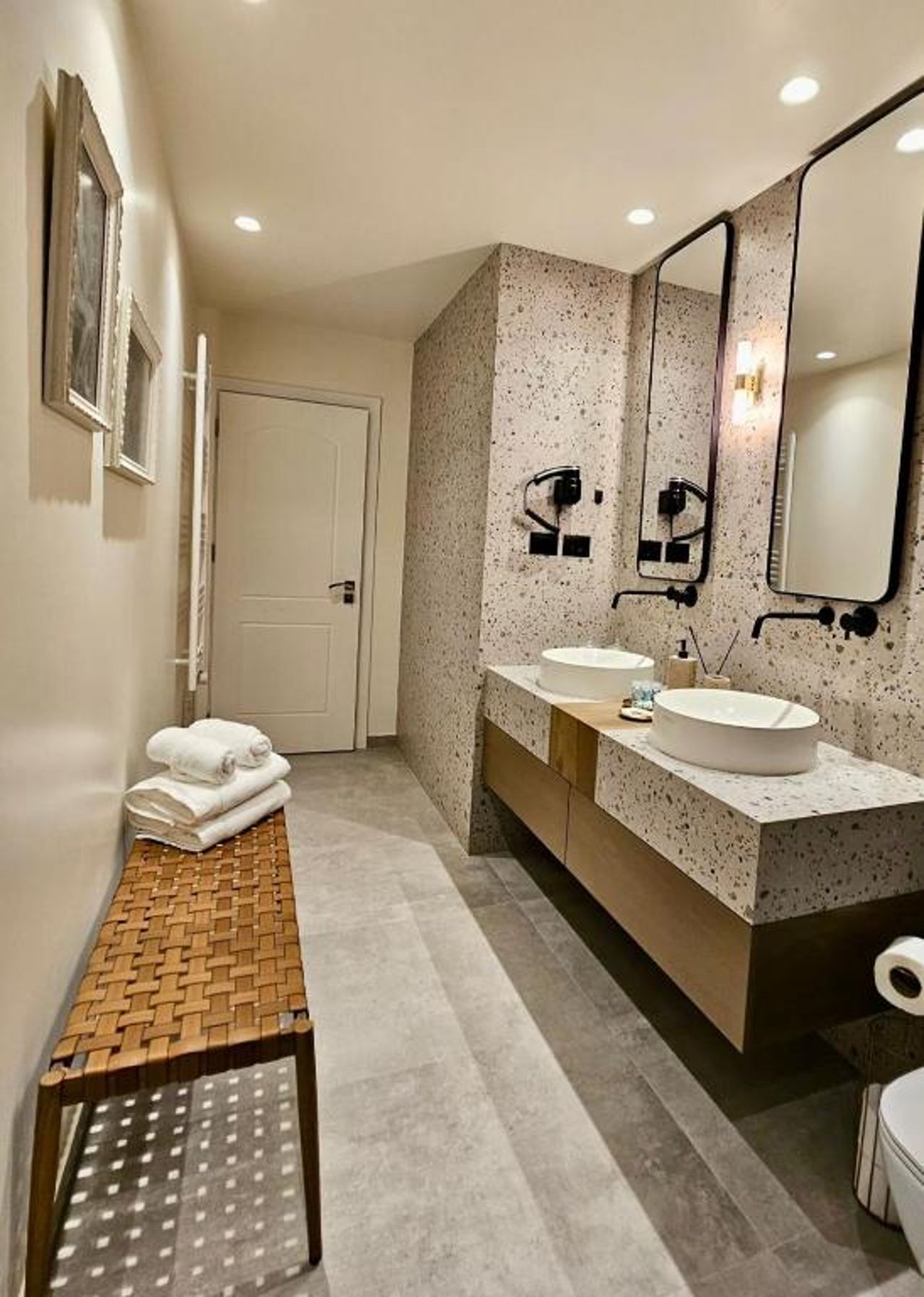 NOVI's Luxury Apartment 2
