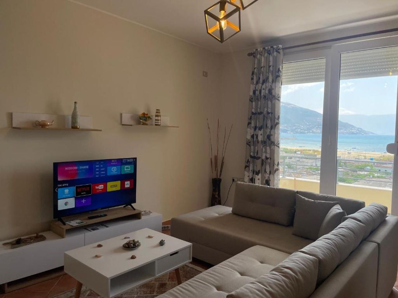 Modern Beach View Apartment, Vlore