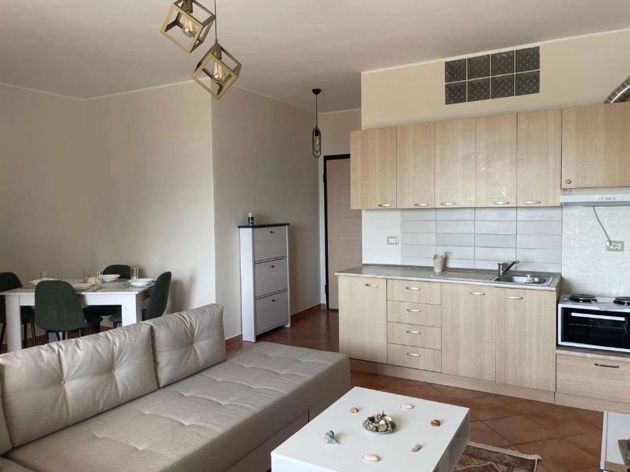 Modern Beach View Apartment, Vlore