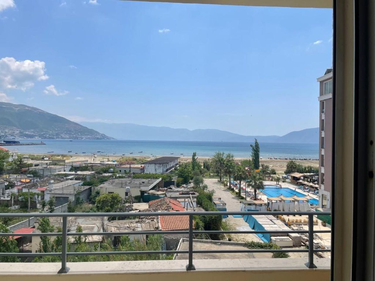 Modern Beach View Apartment, Vlore
