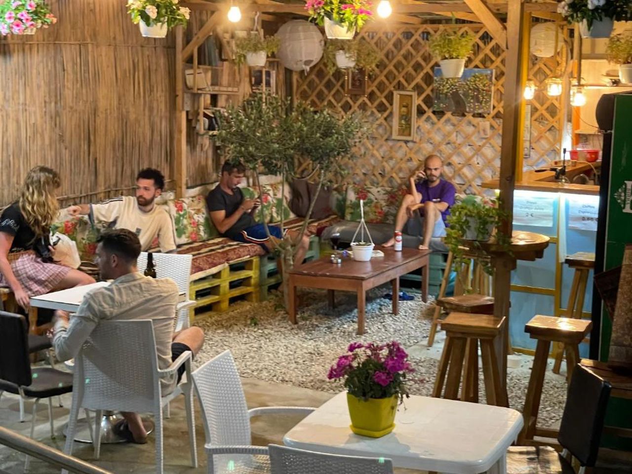Vlora Backpackers Hostel & Bar LUNGOMARE