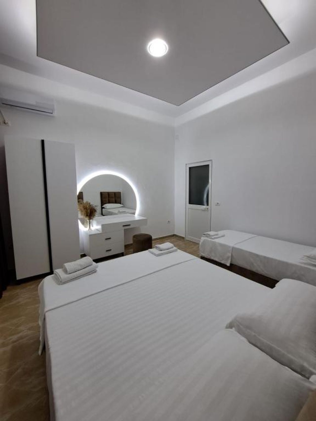Vila Pushimi Regis
