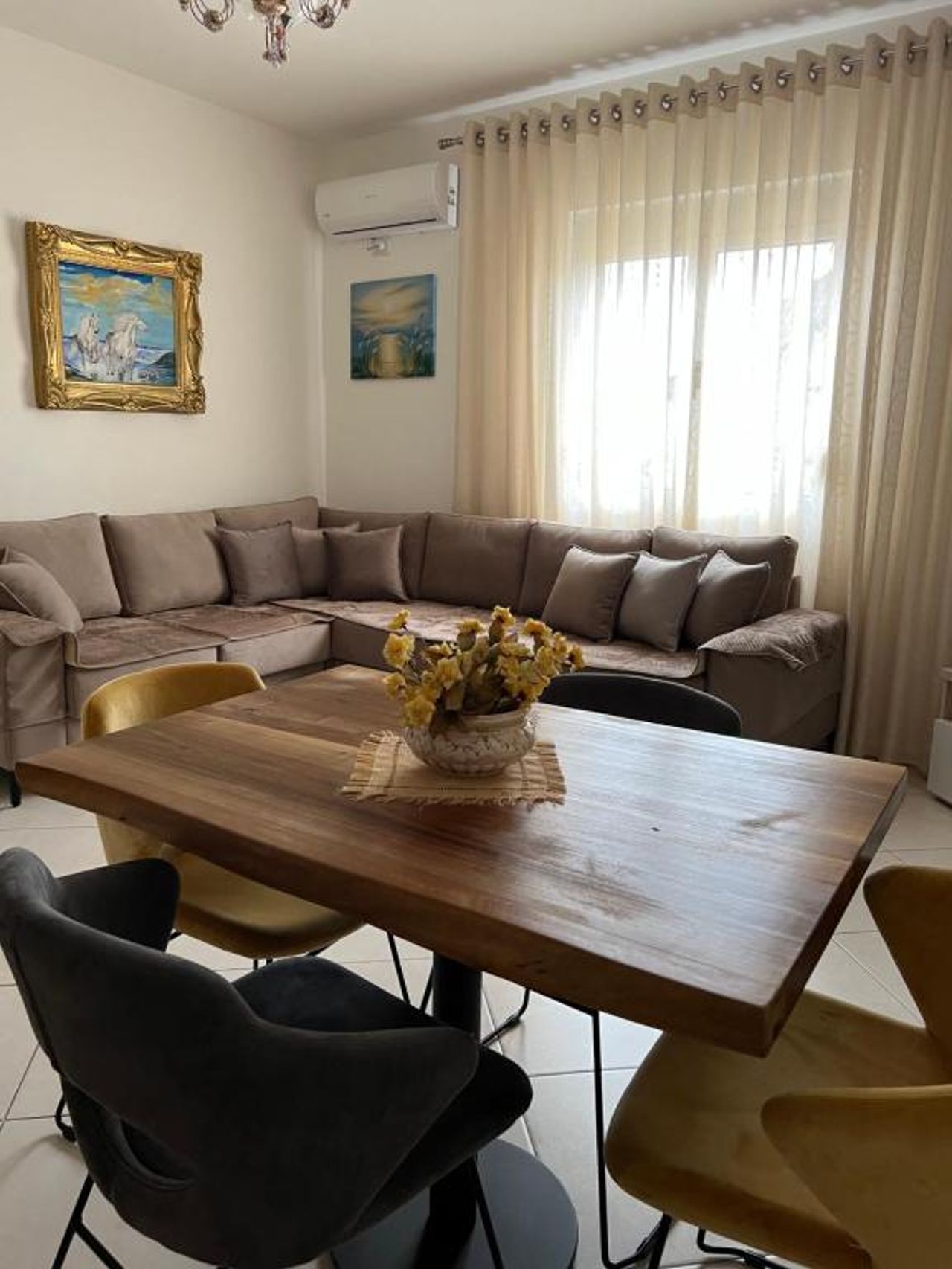 Modern on a Budget - City Centre Apartment