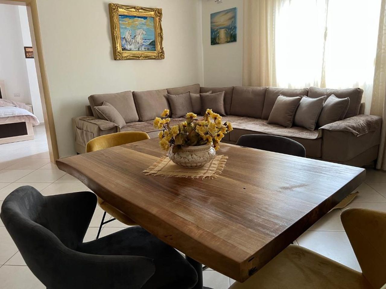 Modern on a Budget - City Centre Apartment