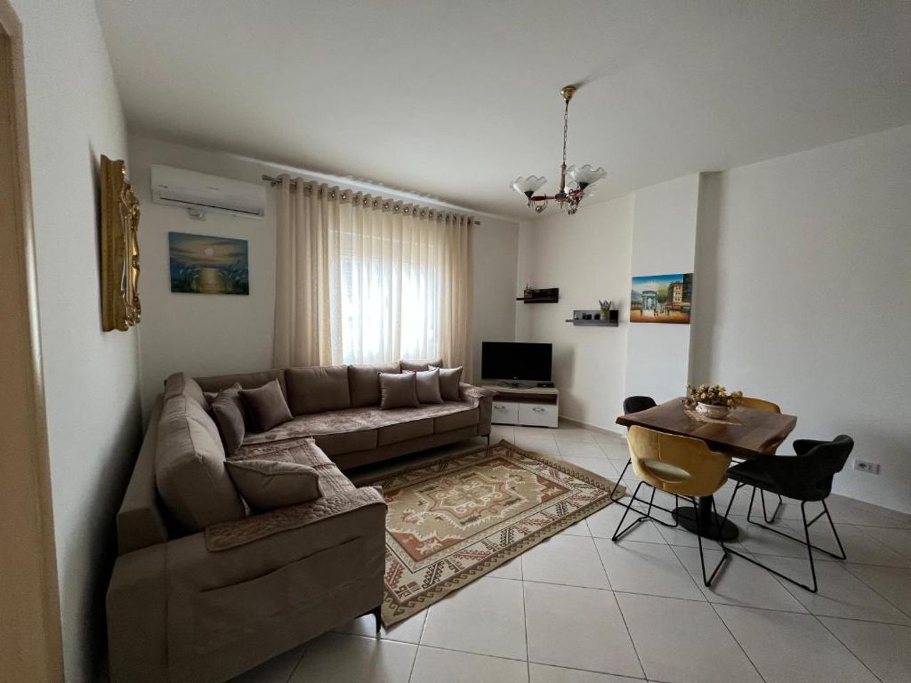 Modern on a Budget - City Centre Apartment