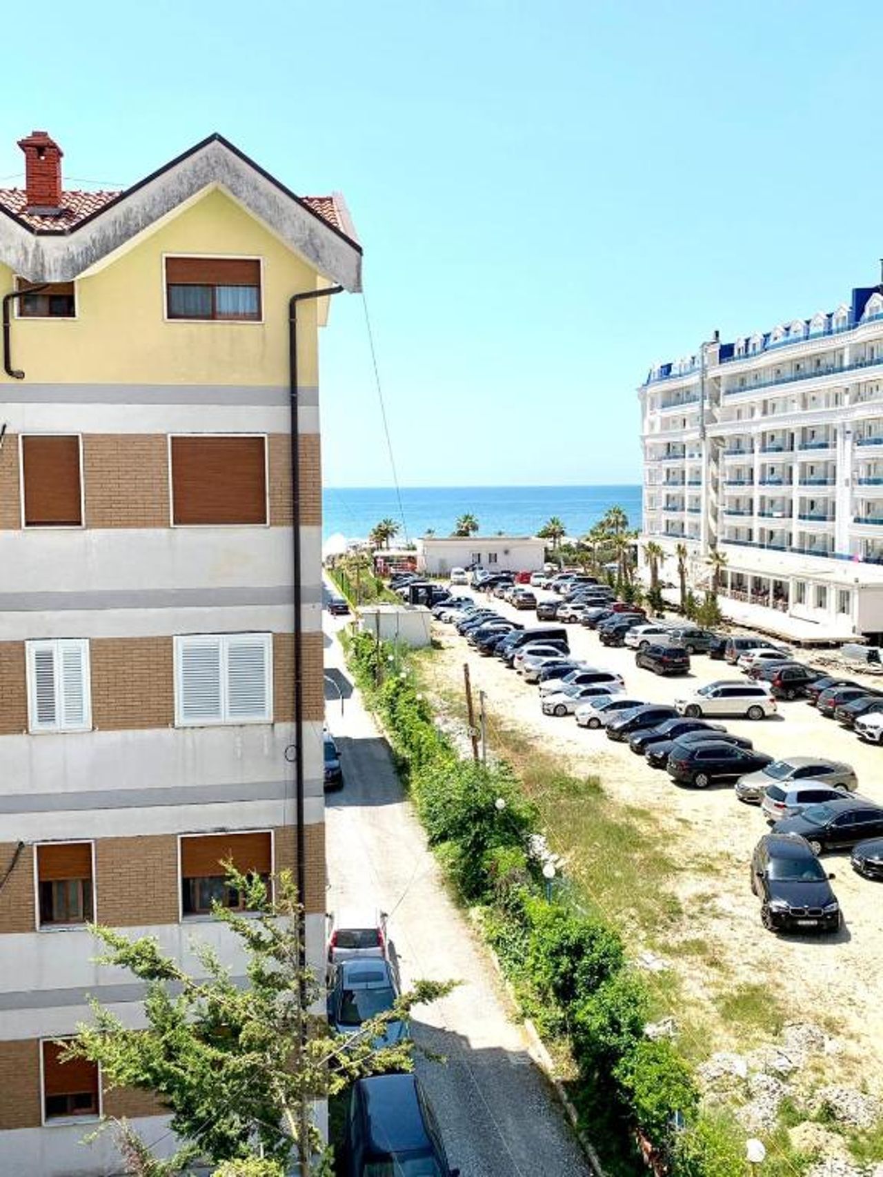 Four Seasons Beach Apartment