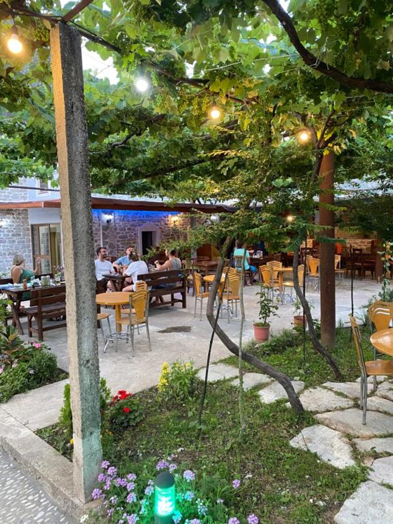 Kulla e Vjeter (Bar Restaurant, Guesthouse, Parking and Camping)
