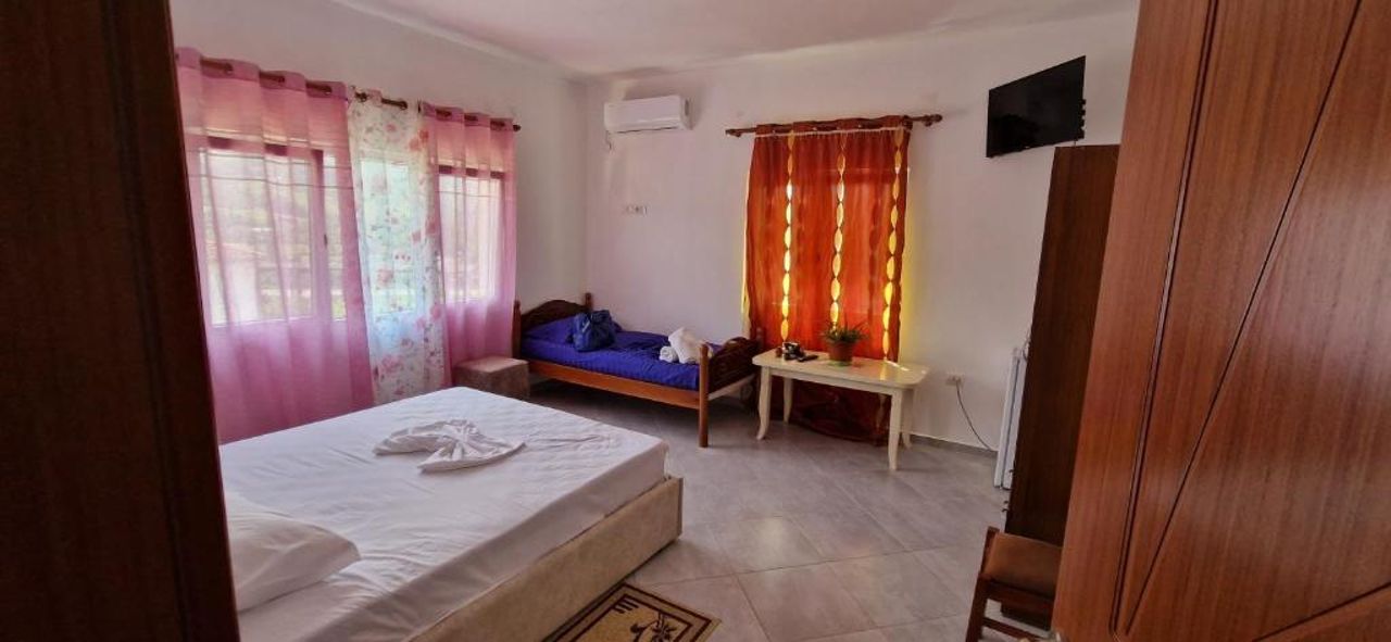 Bar-Restaurant-Hotel-Familja