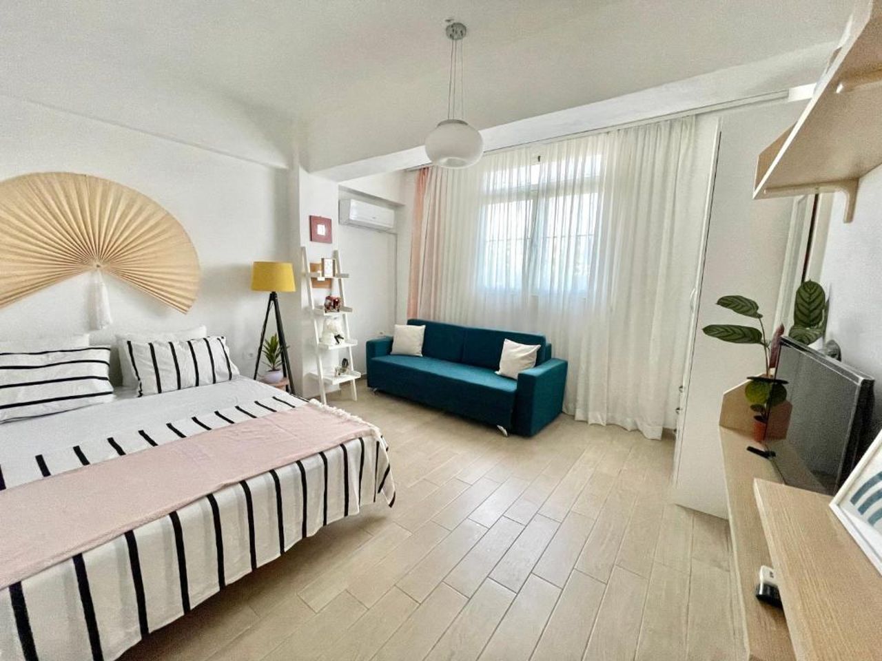 Lola’s Apartment