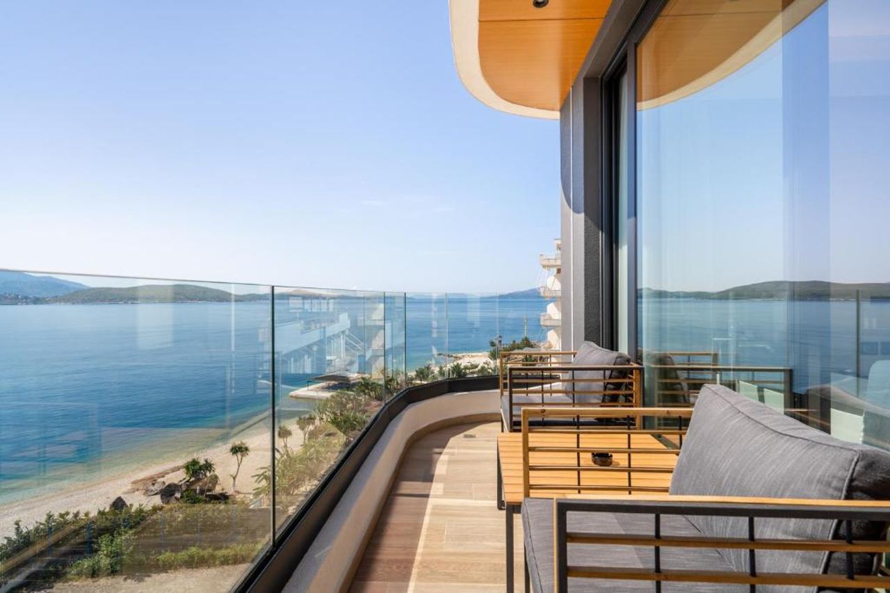 Yacht Premium Hotel