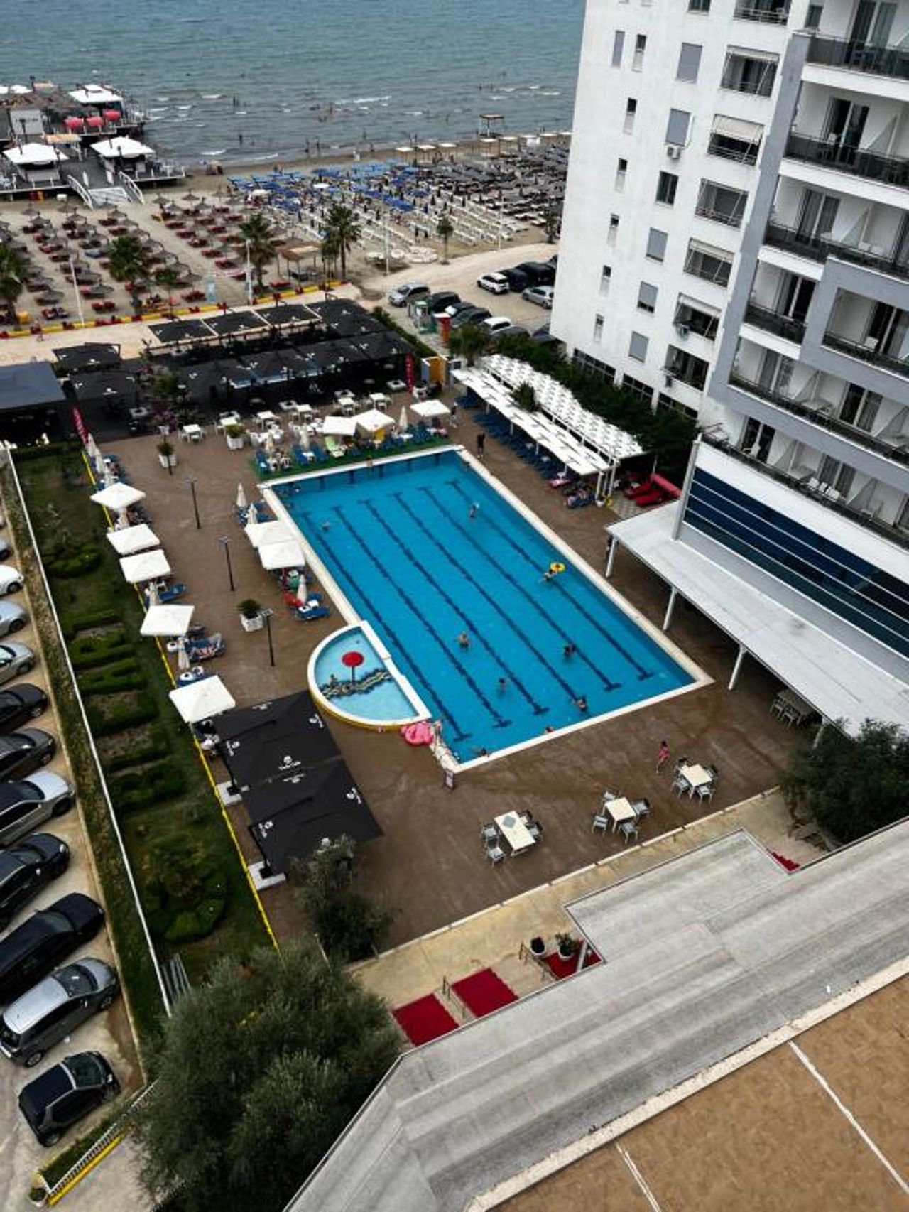 Coastal Horizon Deluxe Apartment