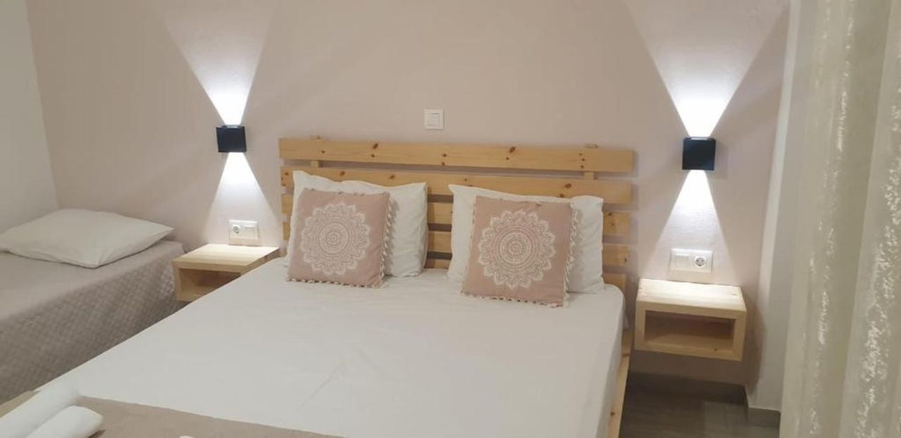 Apart-Hotel Llazari