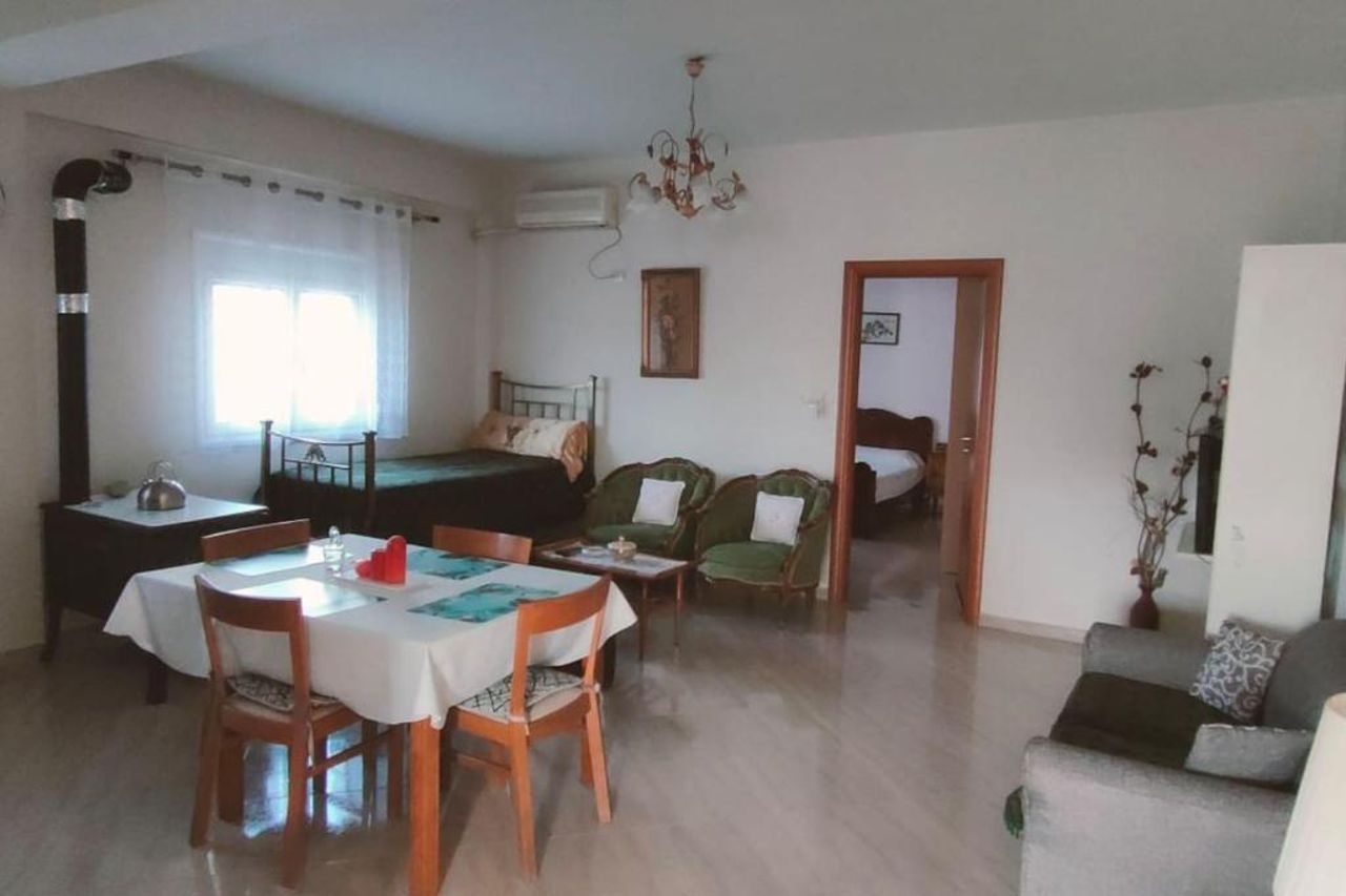 Casa con impronta vintage a Nartë