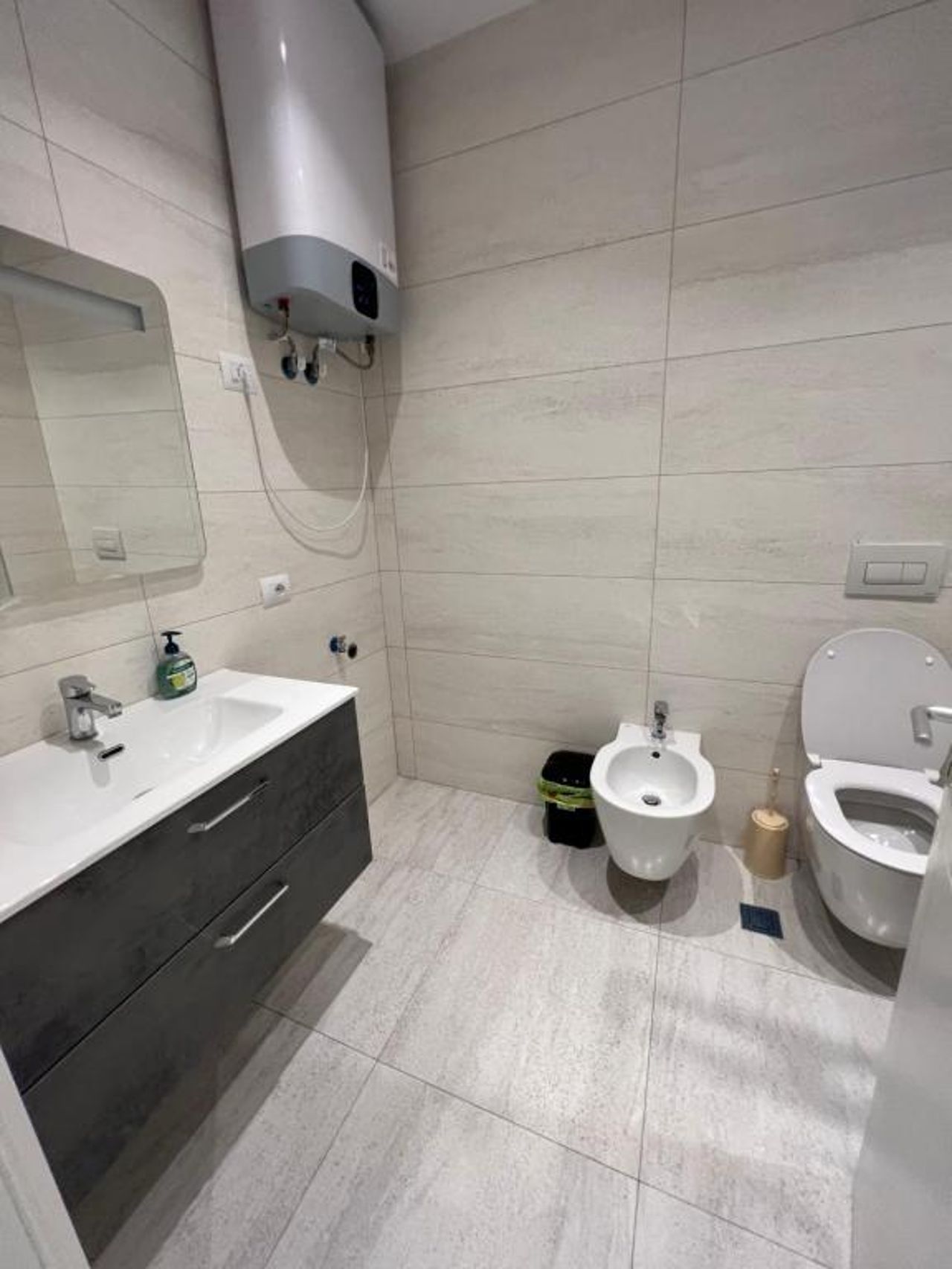 Mumbas Room 1