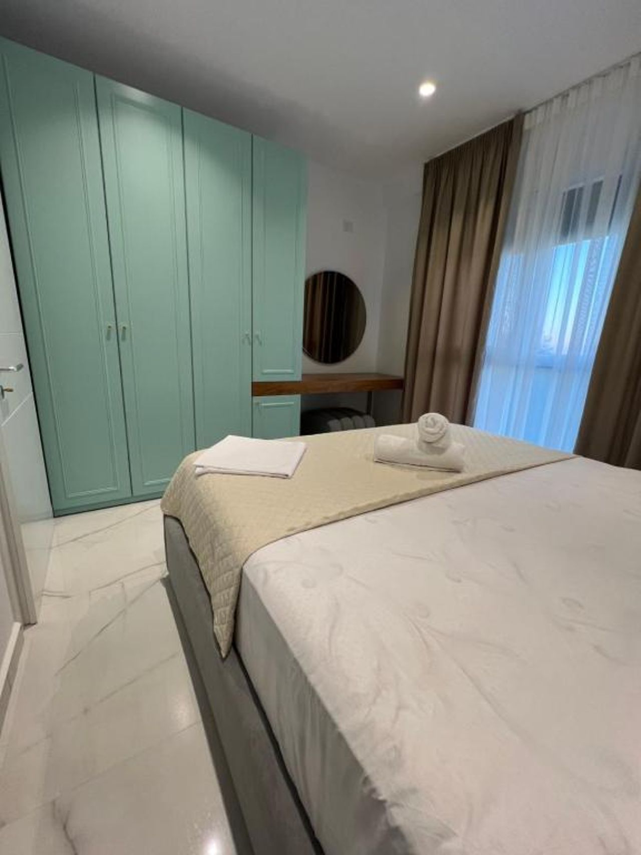 Mumbas Room 1