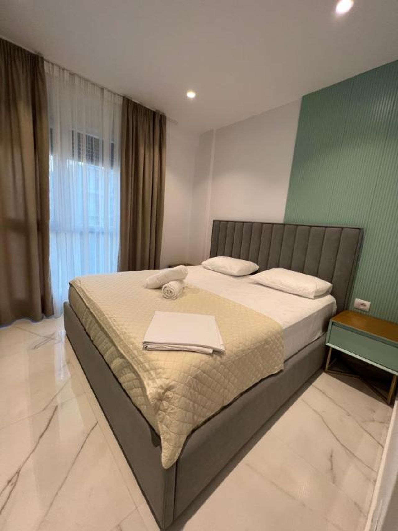 Mumbas Room 1