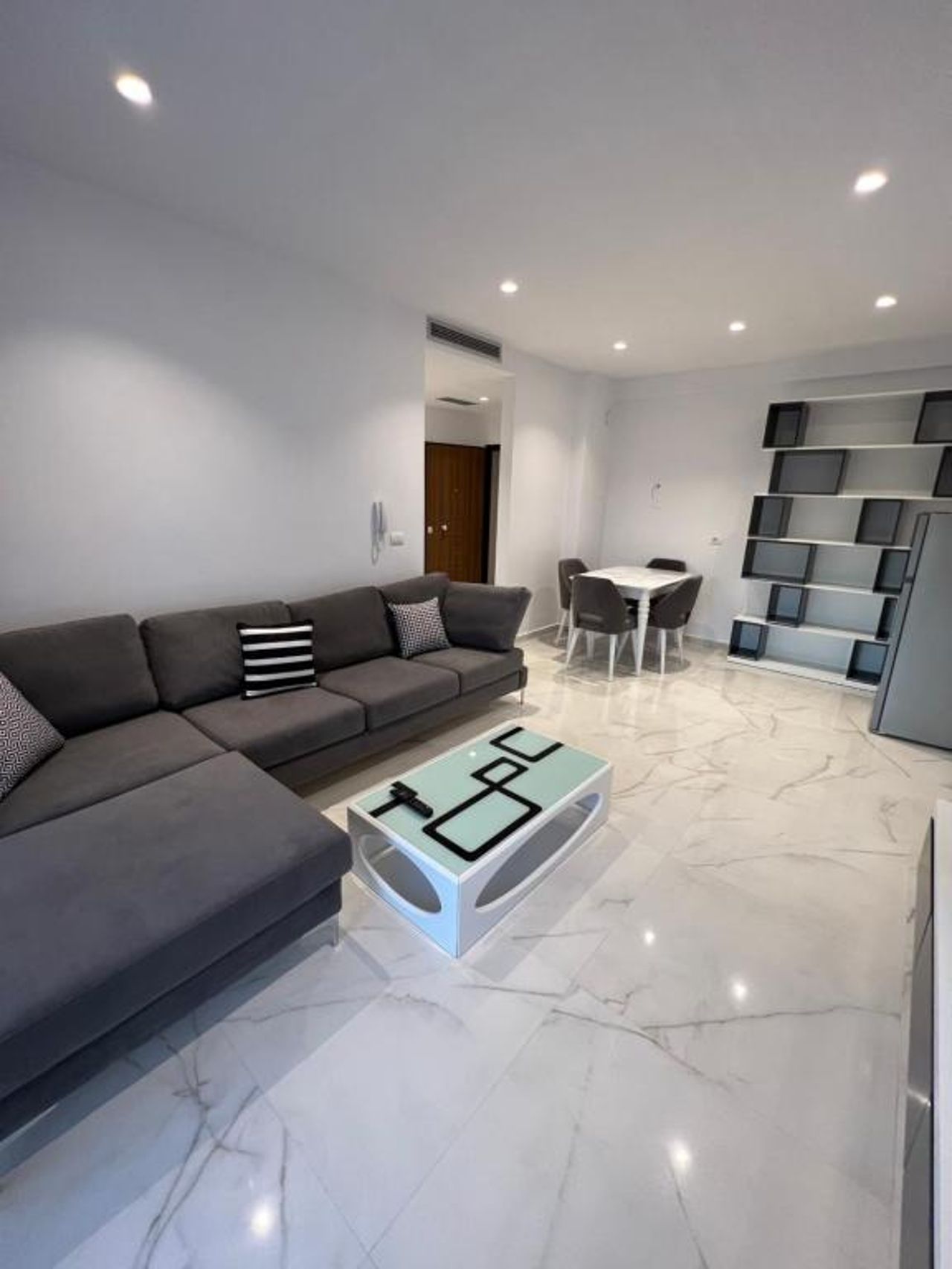 Mumbas Room 1
