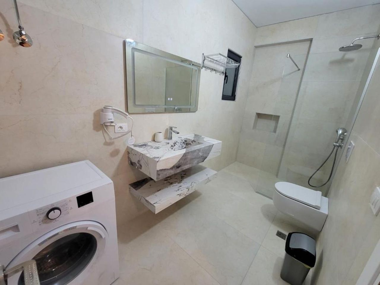 NewBorn Suite Apartments Vlore