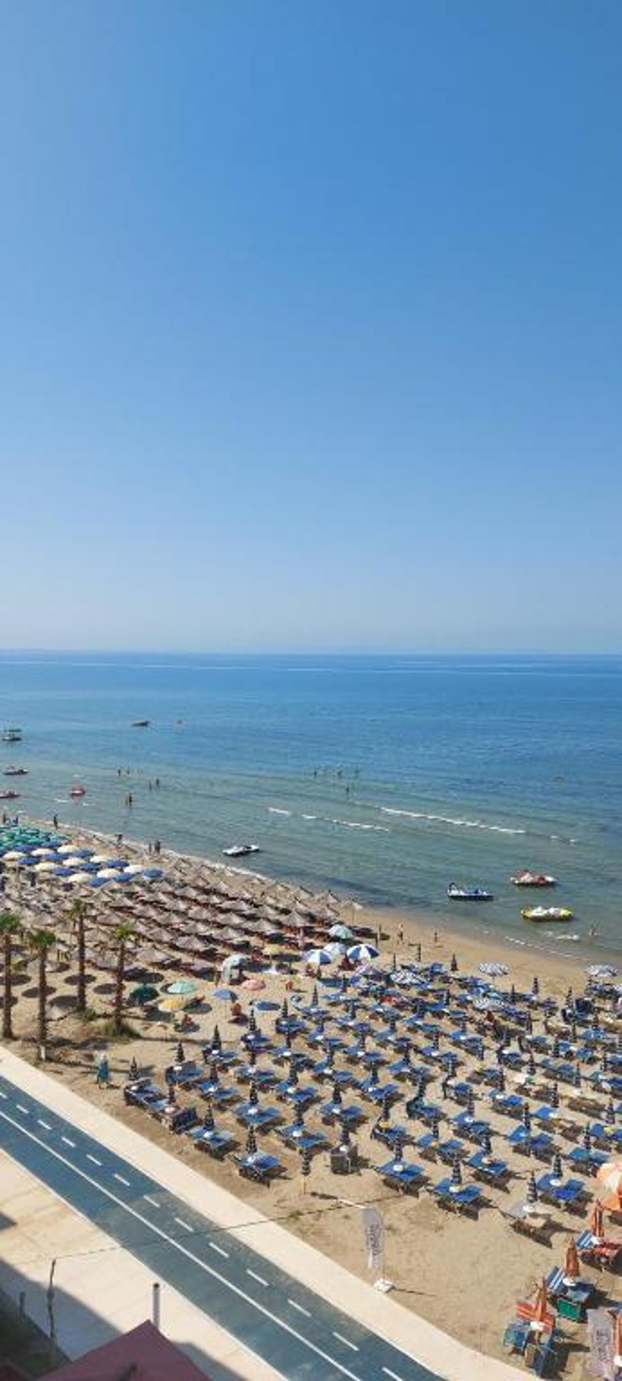 Holiday home. İn the sea .Beach