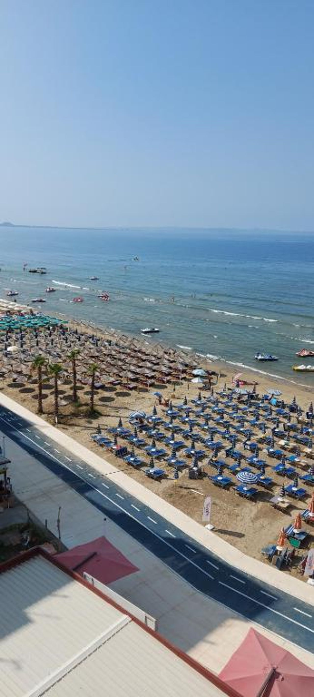 Holiday home. İn the sea .Beach