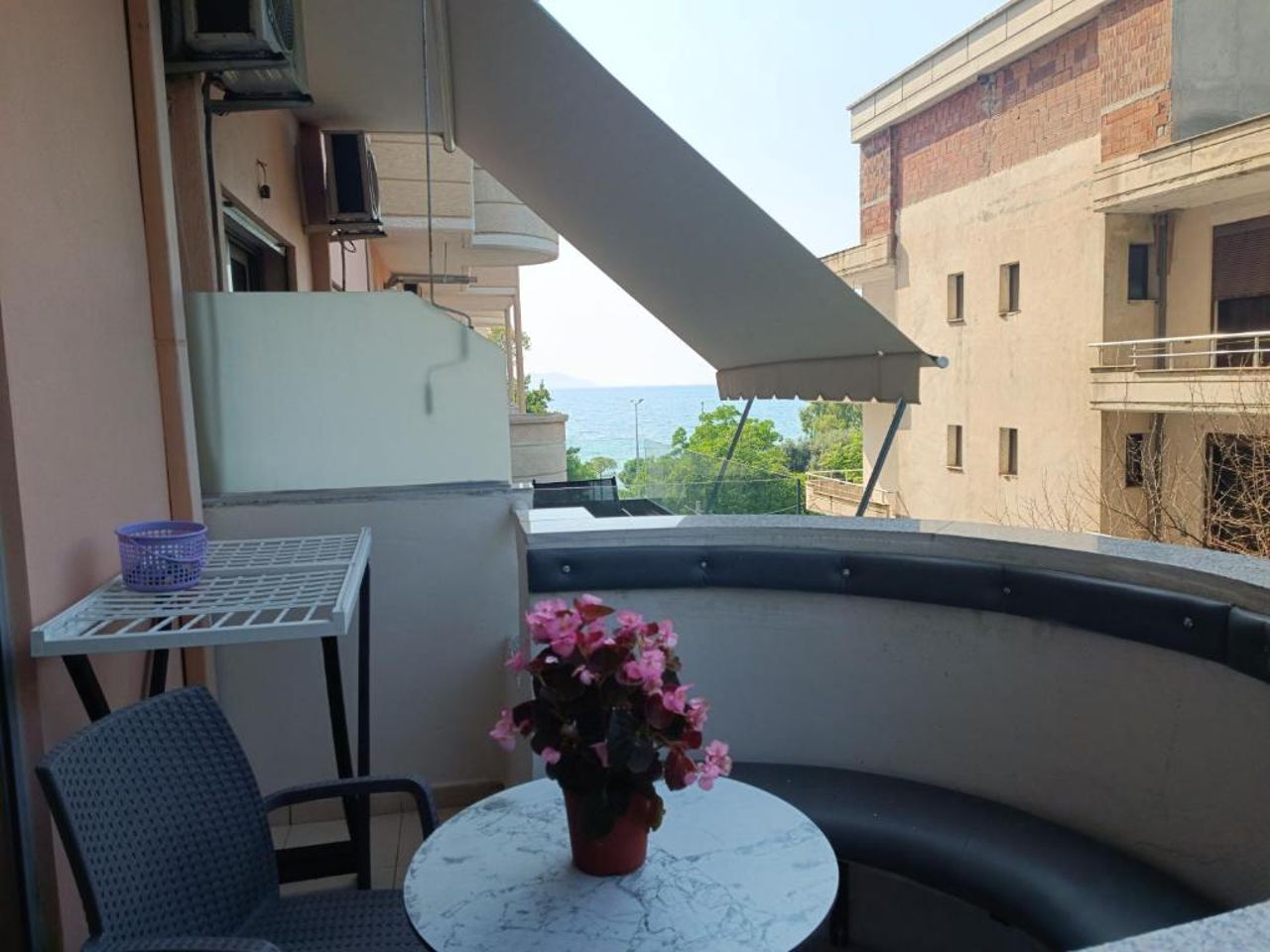 Max Plane Apartment