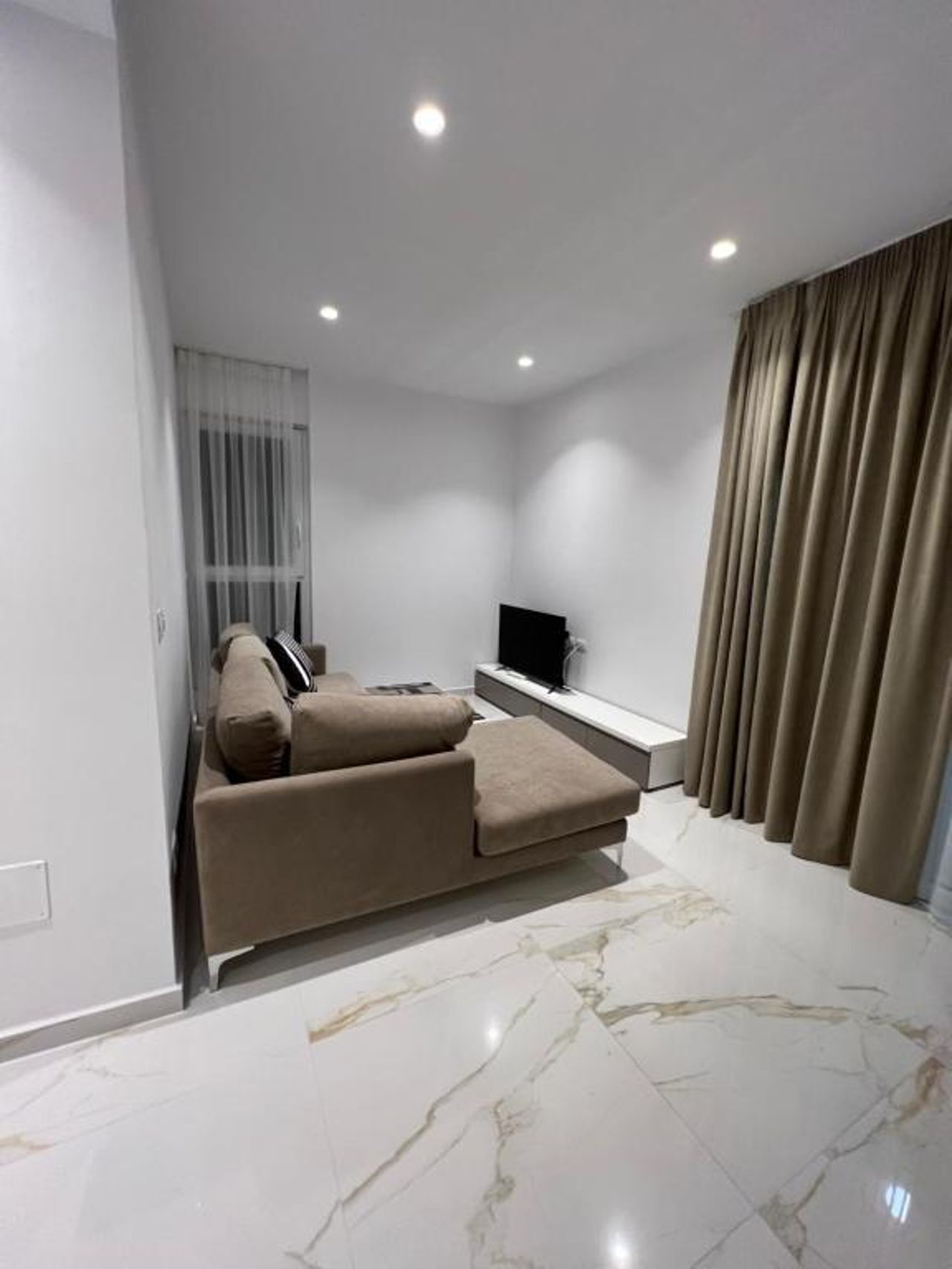 Mumbas Room 3