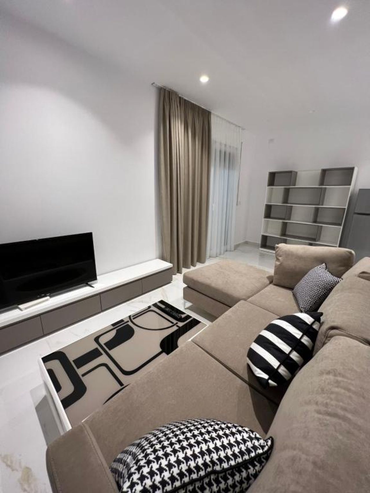 Mumbas Room 3